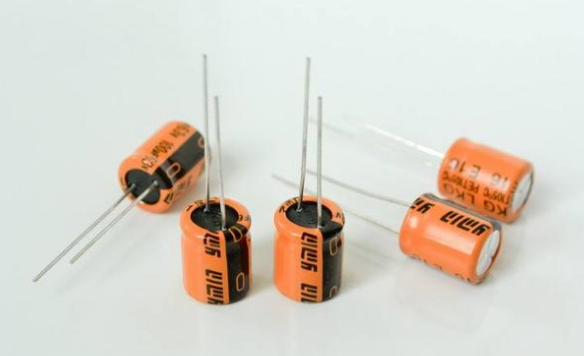 「NIPPON CHEMI-CON」電解電容極性接錯會爆炸，如何避免？